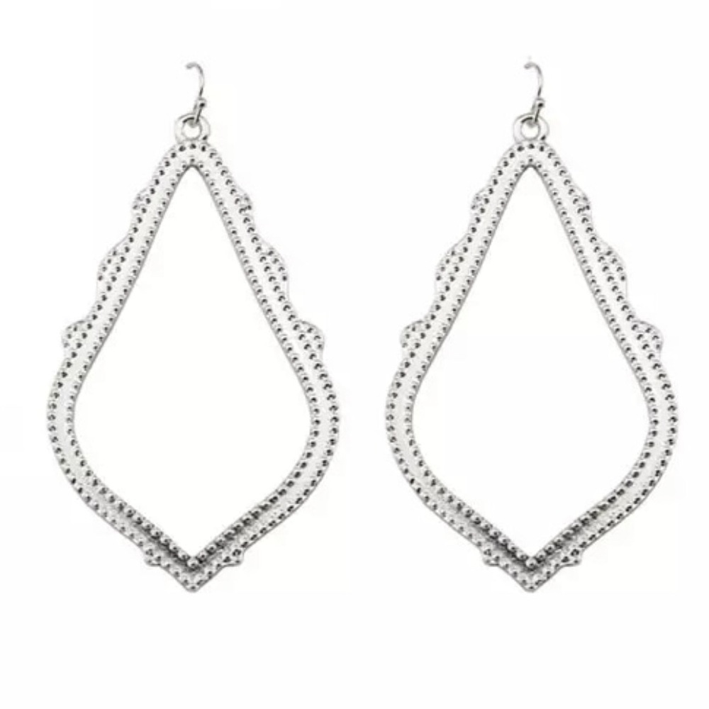 🎁 Gorgeous Silver Tone Earrings 🎁 NEW